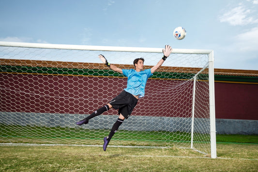 Goalkeeper Glove Size Guide: How to find the right fit?