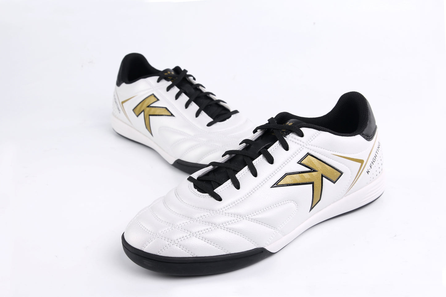 Zapatillas de fútbol sala Kelme para hombre – Parte superior y agarre de microfibra | 6891146
