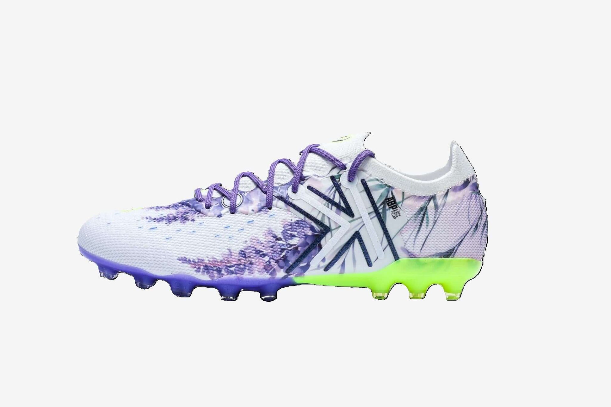 Kelme Men's Command-and-Control High-Performance Soccer Shoes for Multi-ground with Dynamic Flyknit design.