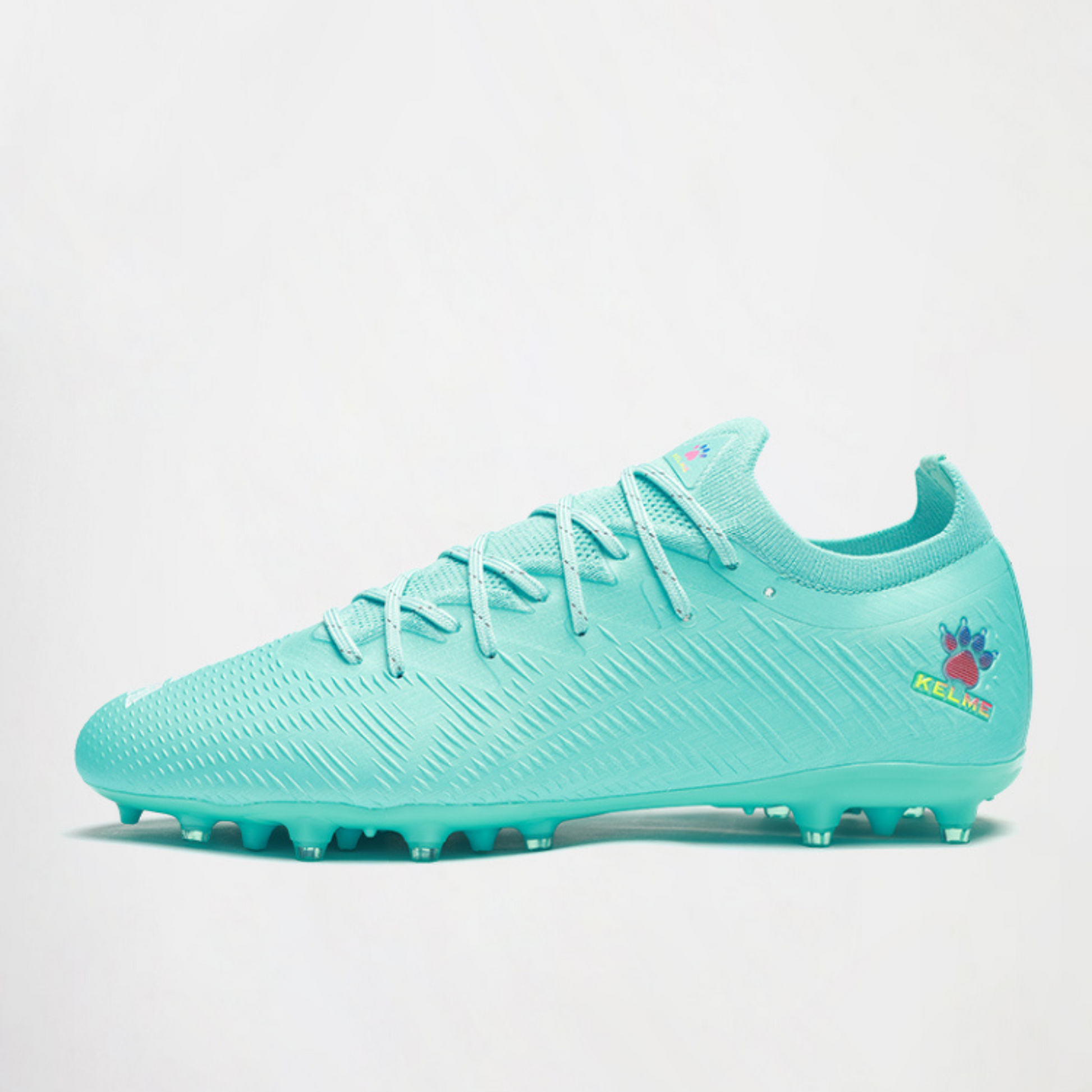 Kelme Tele-Operated Soccer Shoes | Flyknit, Friction Tech